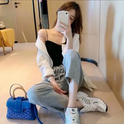 救命，哭包婆婆她扛着野猪下山了